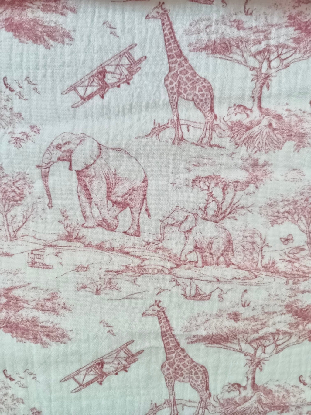 Nid d'ange en gaze de coton safari tons rose/fushia et polaire blanc -