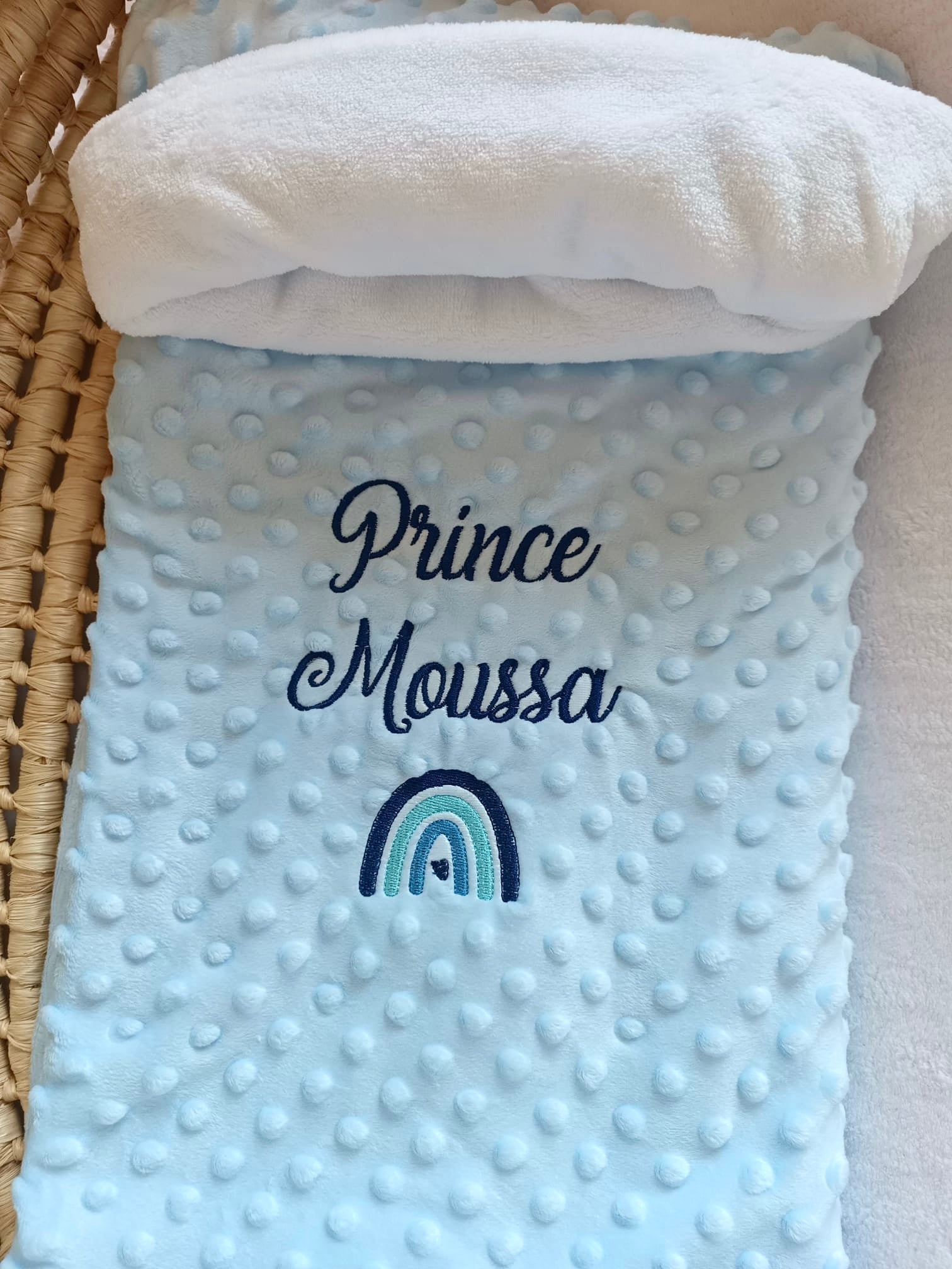 Couverture en minky bleu ciel  - personnalisable -