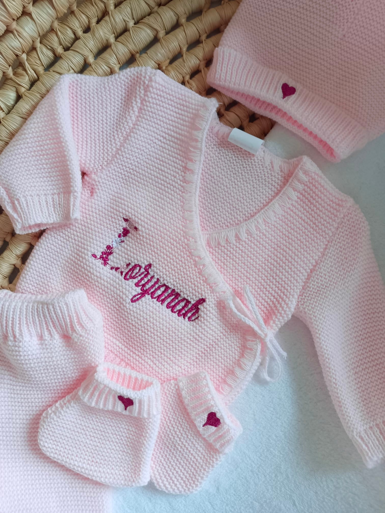 Tenue naissance rose 0/3 mois - avec Lettre Fleuries à personnaliser + coeurs - personnalisable -