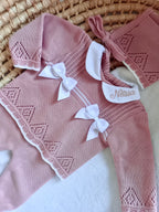 Ensemble complet naissance vieux rose 0/3 mois avec 2 noeuds satiné blanc