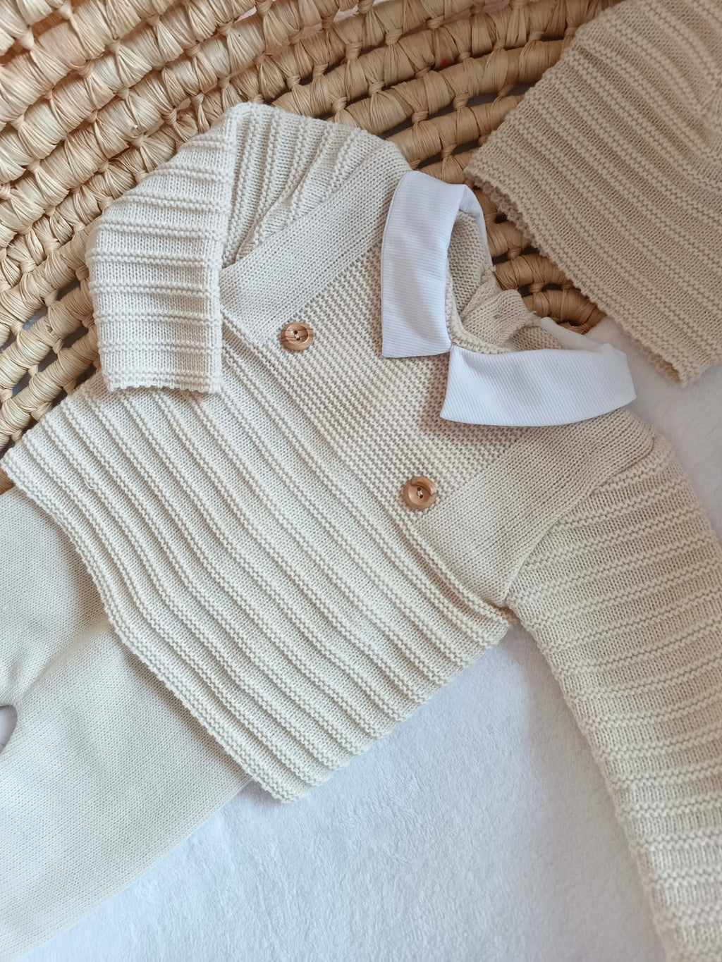 Ensemble complet beige avec 2 boutons bois 0/3 mois