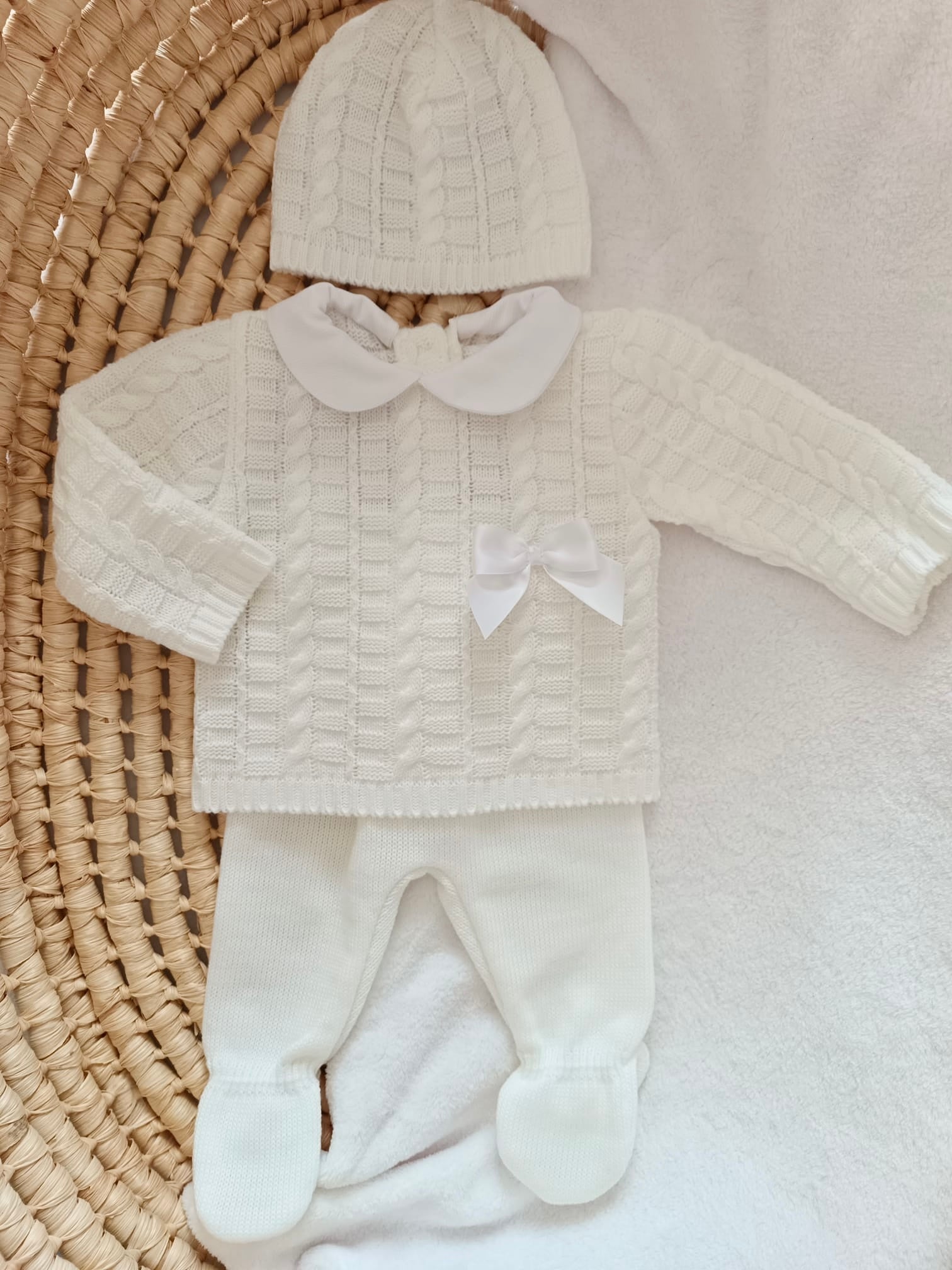 Ensemble complet naissance blanc 0/3 mois avec torsade + noeud satiné