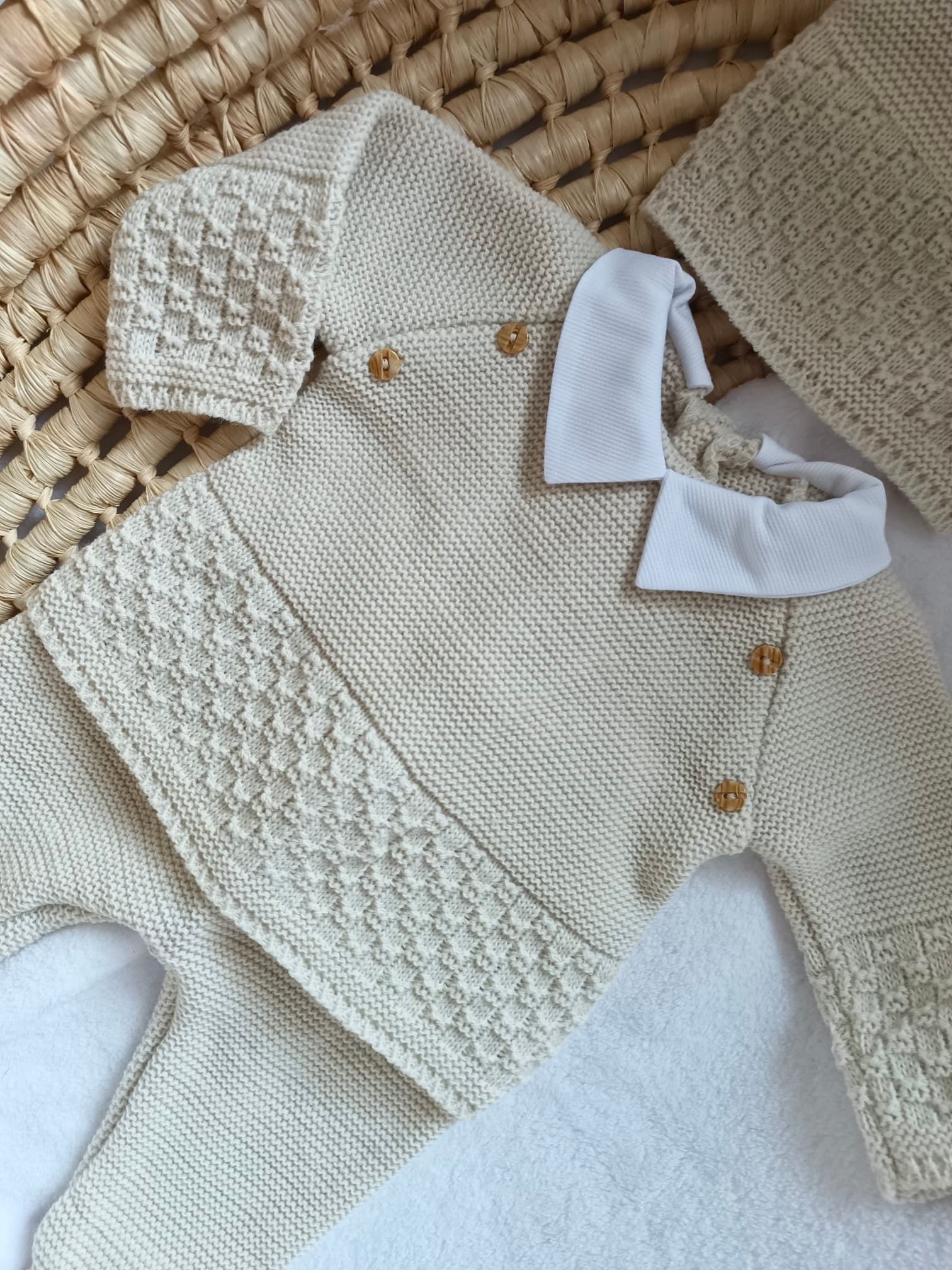 Ensemble complet naissance beige 0/3 mois avec boutons bois