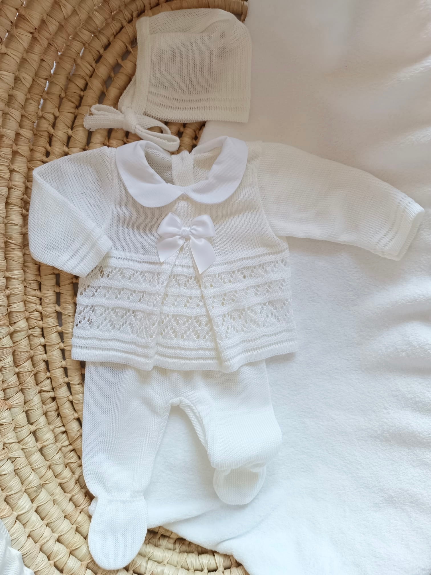 Ensemble complet naissance blanc ajouré noeud satiné blanc 0/3 mois