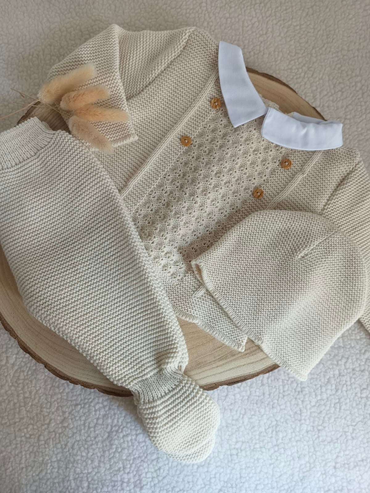 Ensemble complet naissance beige avec détails boutons 0/3 mois