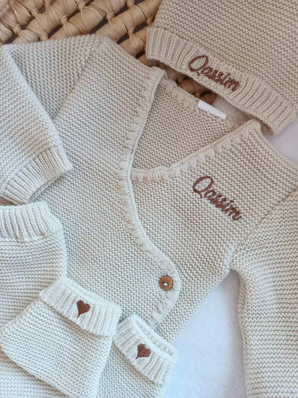 Tenue naissance 0/3 mois en maille beige - personnalisable