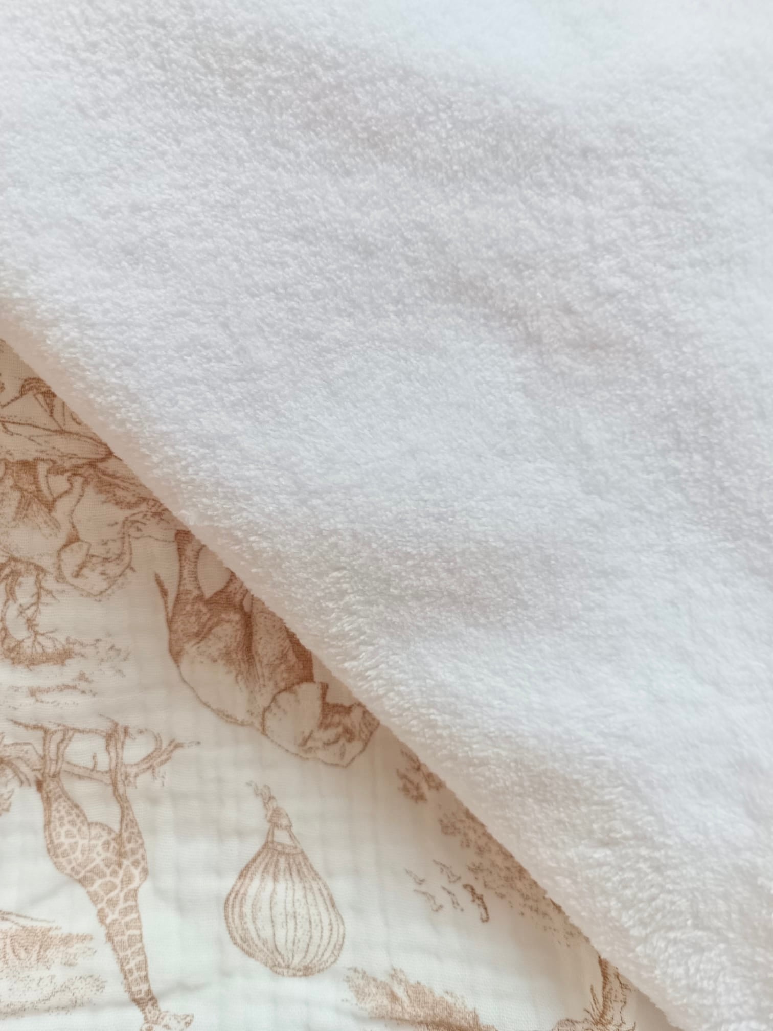 Couverture en gaze de coton safari tons beige et polaire blanc - personnalisable -