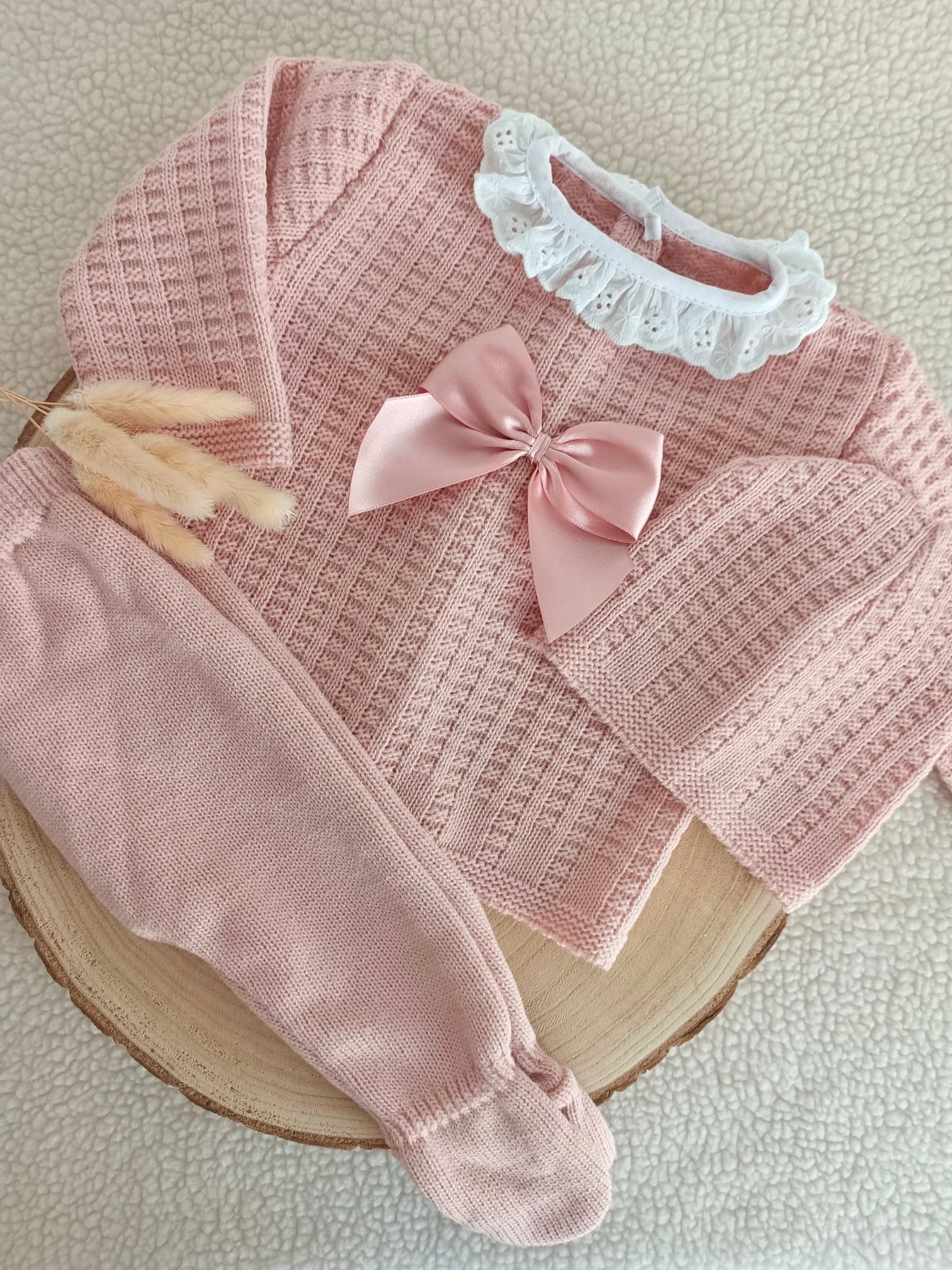 Ensemble naissance 0/3 mois en maille vieux rose avec noeud satiné - personnalisable -