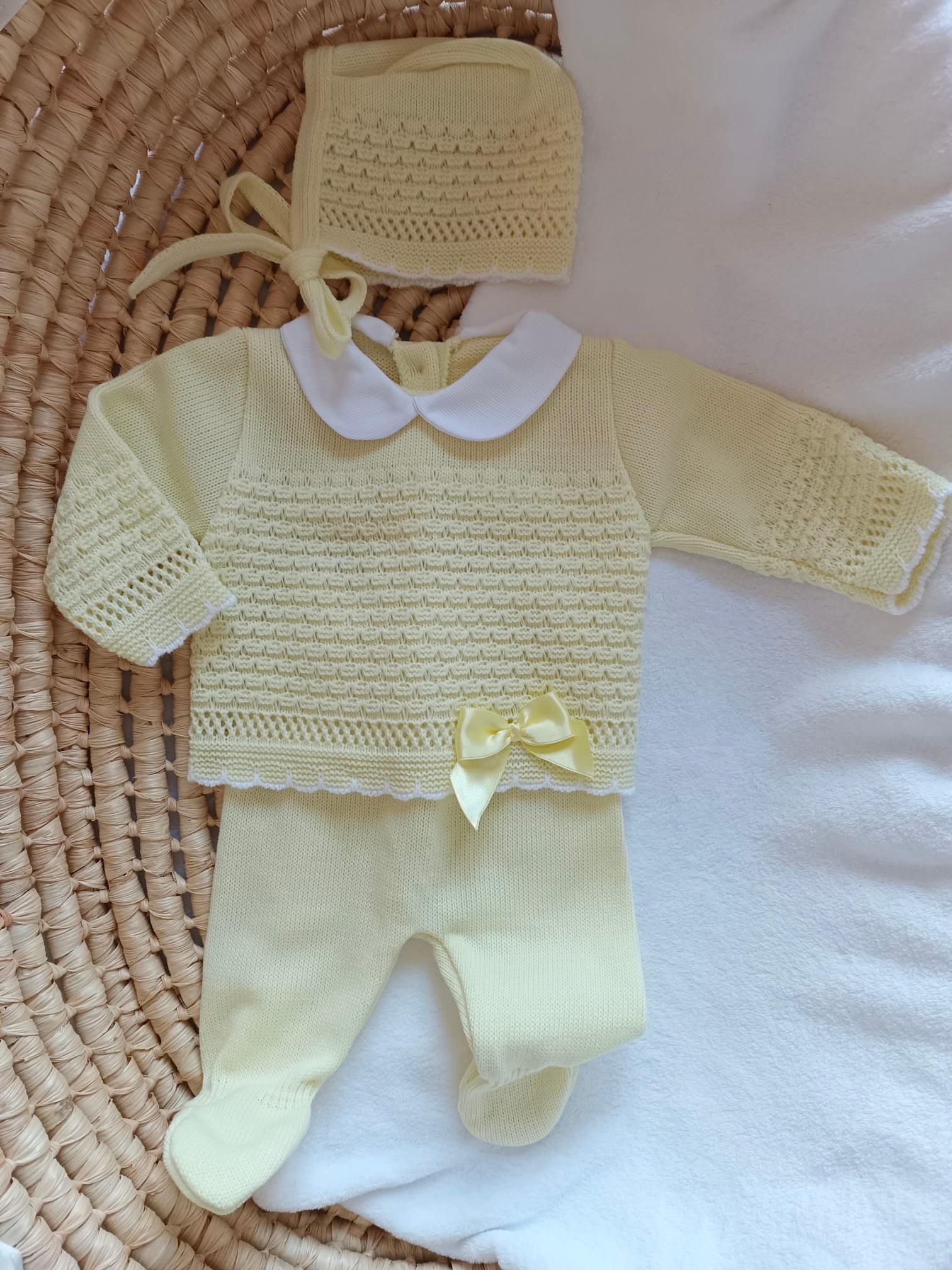 Ensemble complet naissance jaune avec détails noeud jaune 0/3 mois