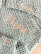 Tenue naissance vert d’eau 0/3 mois - avec Lettre Fleurie à personnaliser + cœurs - personnalisable