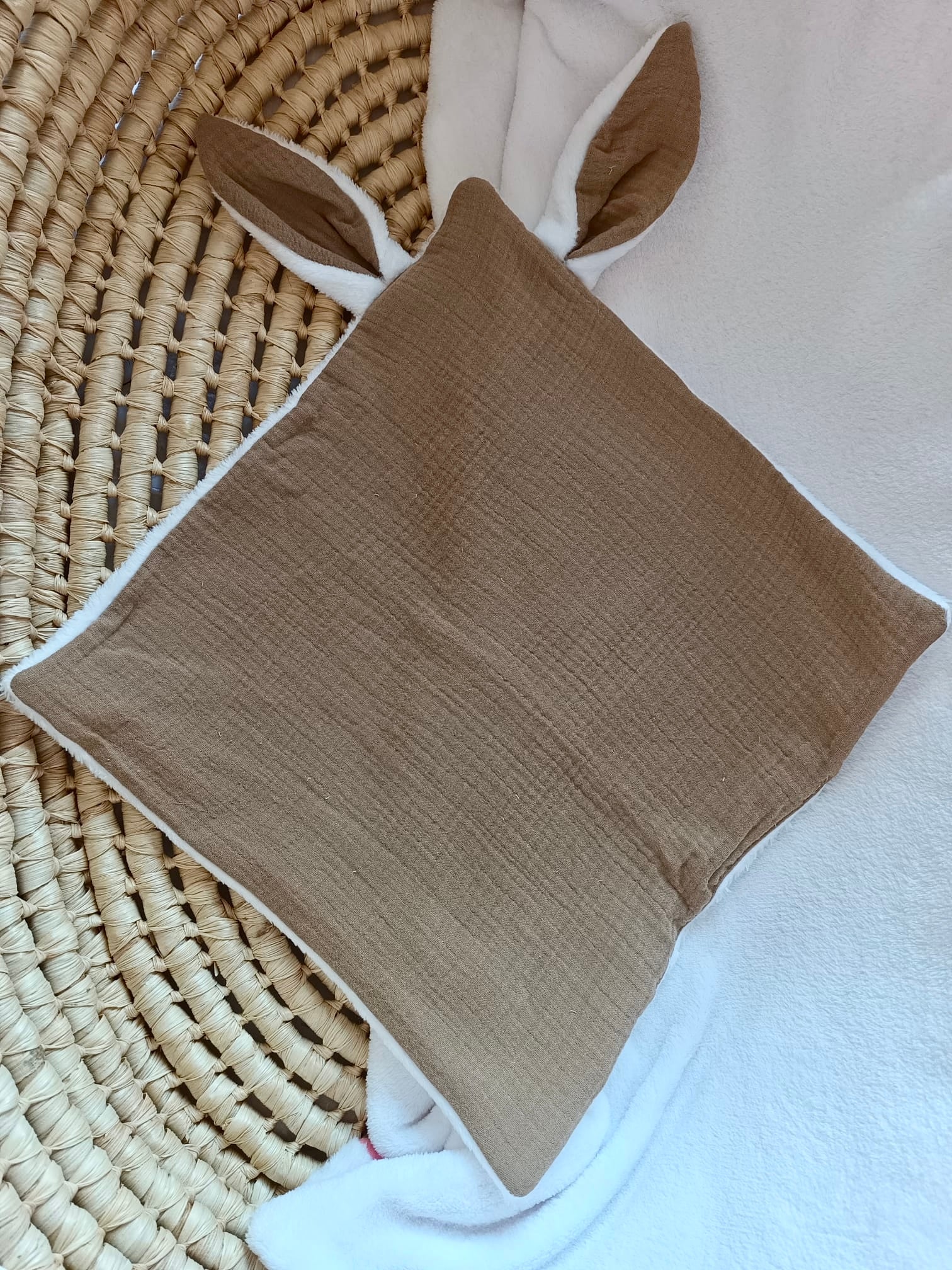 Doudou lange gaze de coton et polaire - marron - personnalisable -