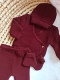 Tenue naissance 0/3 mois en maille bordeaux - personnalisable