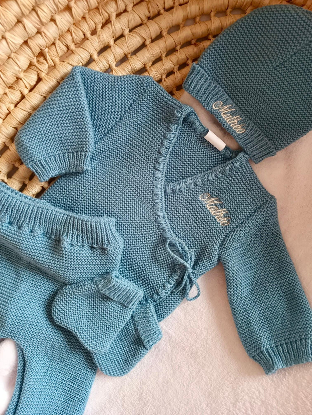 Tenue de naissance personnalisée 4 pièces en maille – Bébé 0-3 mois
