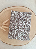 Protège carnet de santé en gaze de coton blanc léopard- personnalisable -