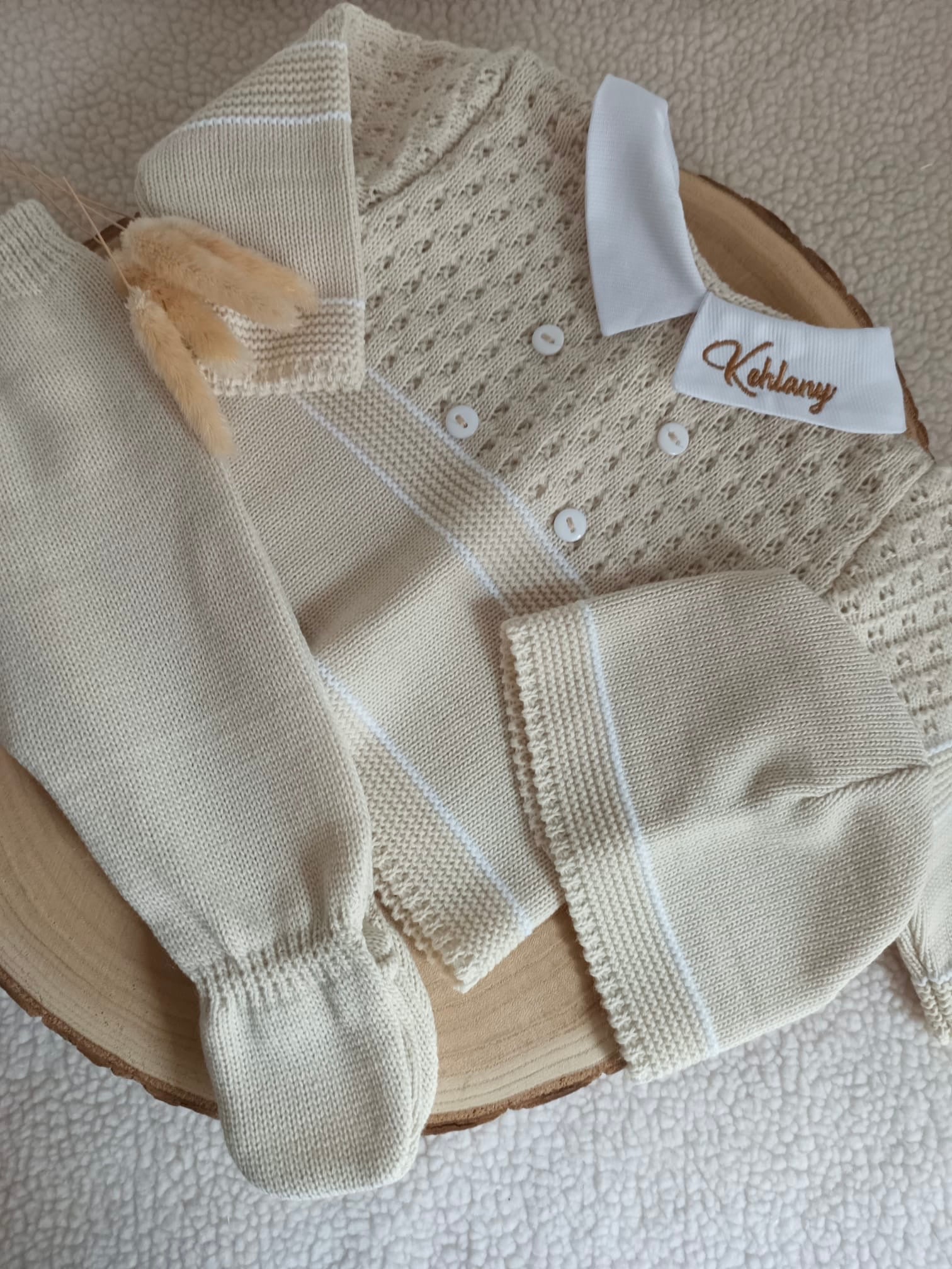 Ensemble complet naissance beige/blanc 0/3 mois avec boutons