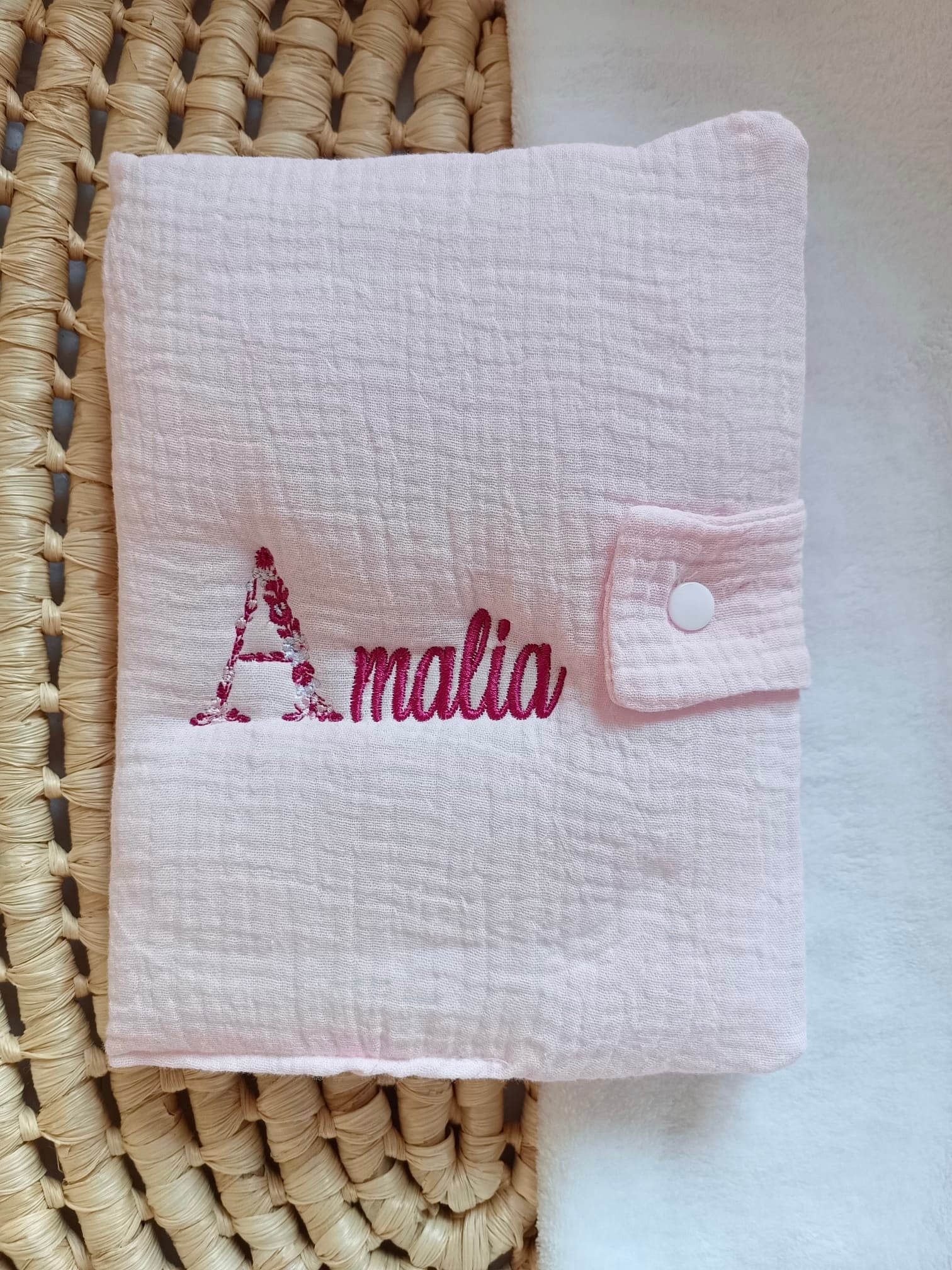 Protège carnet de santé en gaze de coton rose - personnalisable -