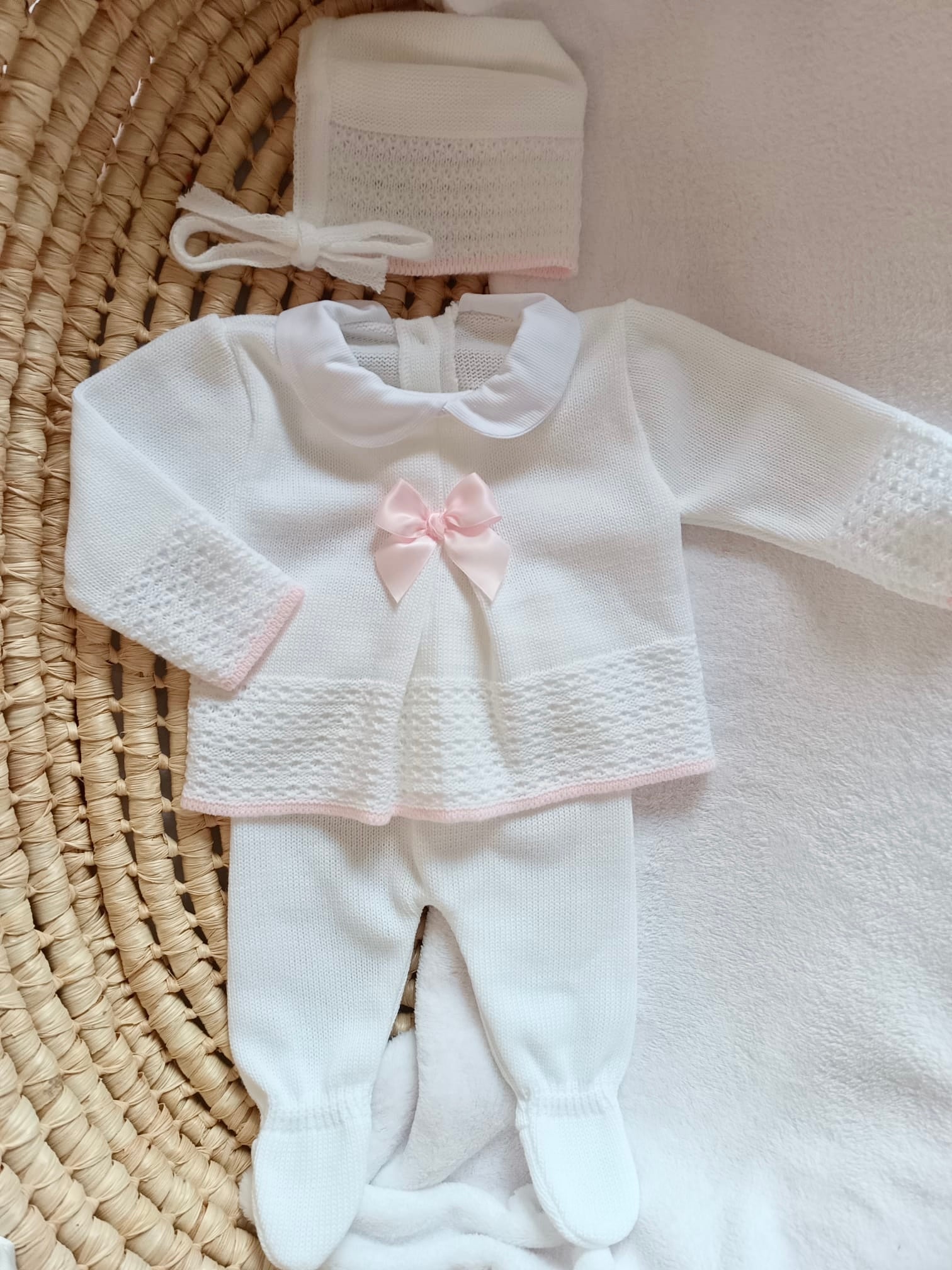 Ensemble complet blanc/rose avec noeud satiné rose 0/3 mois