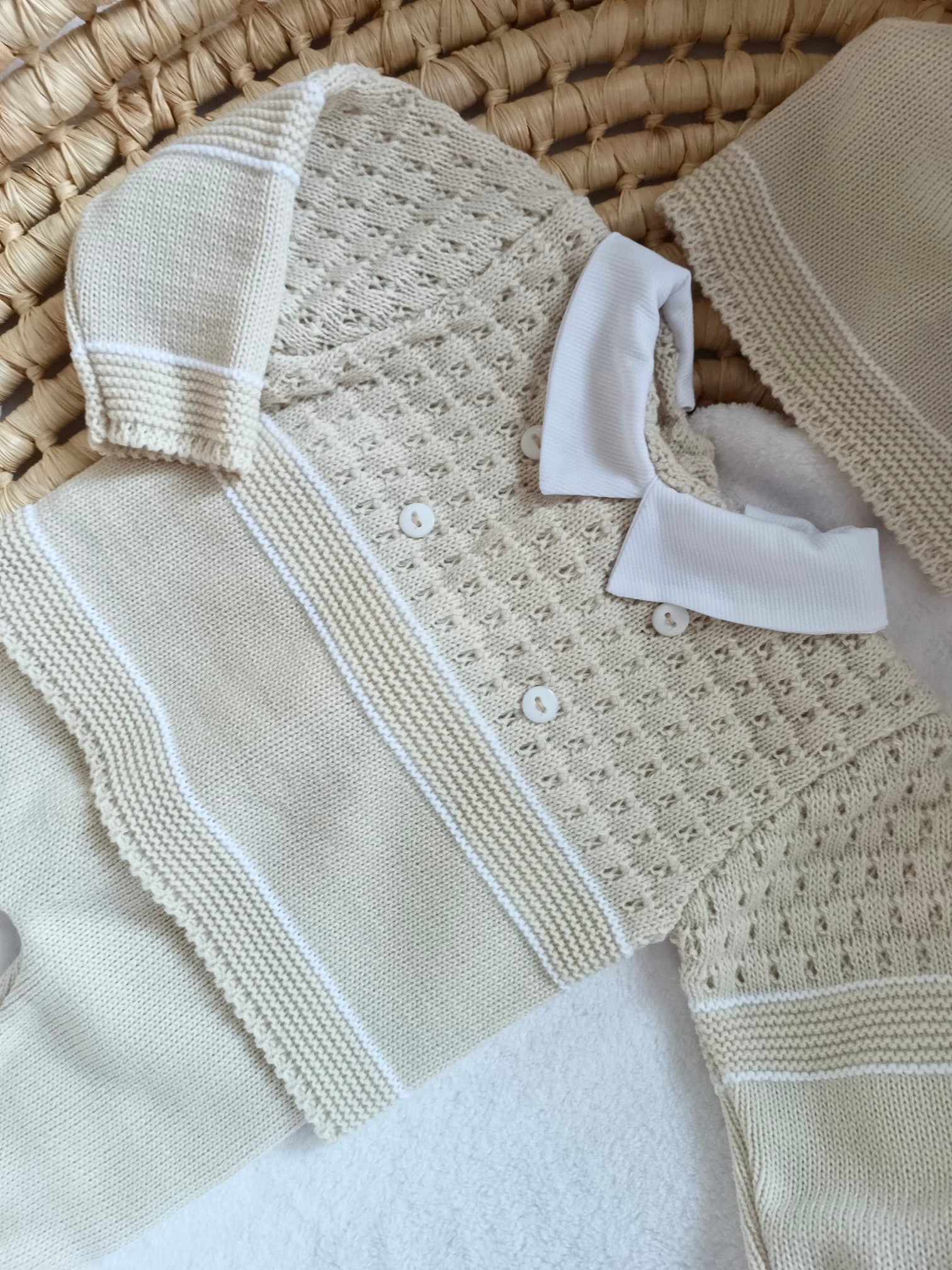 Ensemble complet naissance beige/blanc 0/3 mois avec boutons