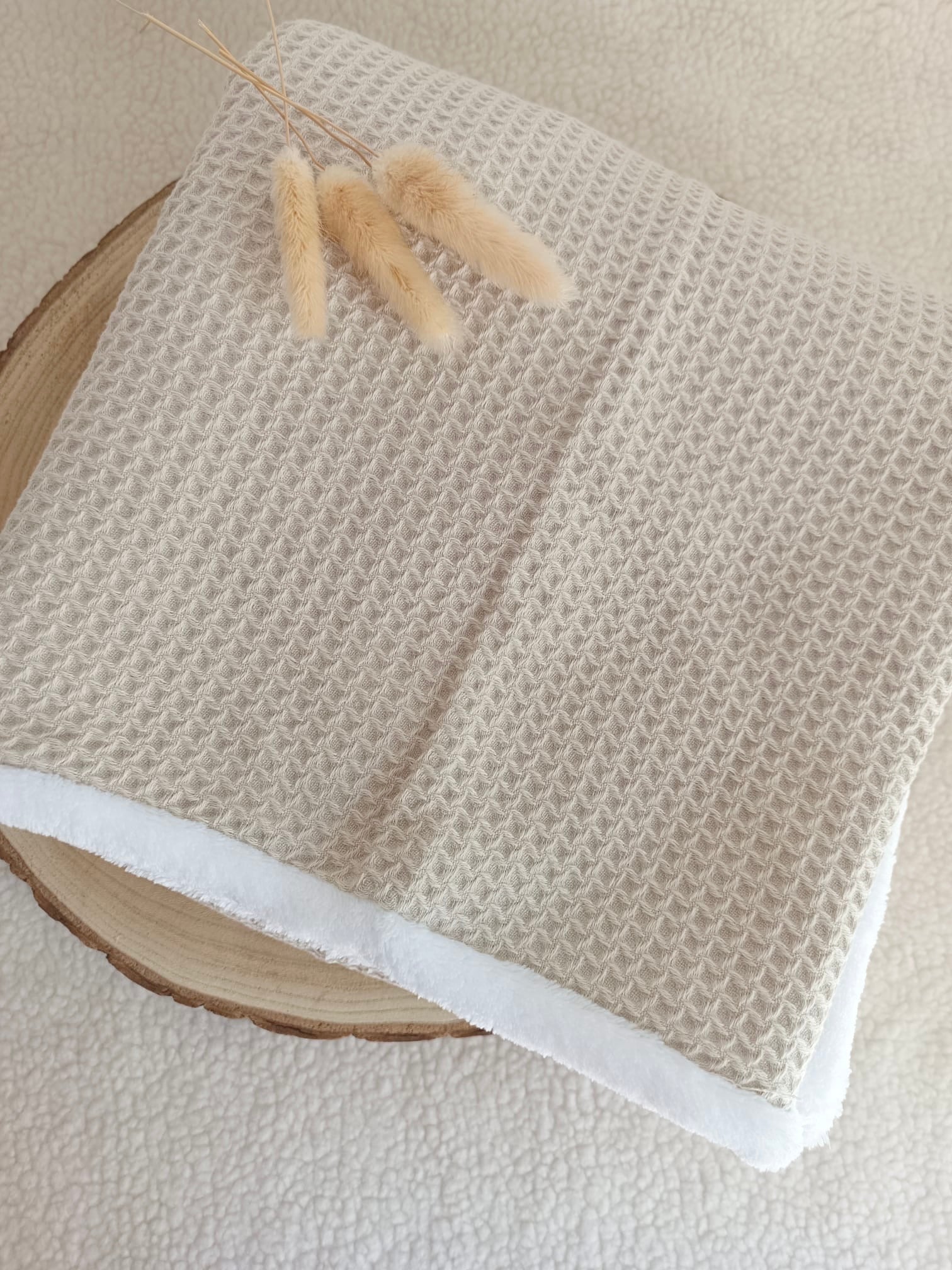 Couverture en nid d’abeille et polaire beige - personnalisable -