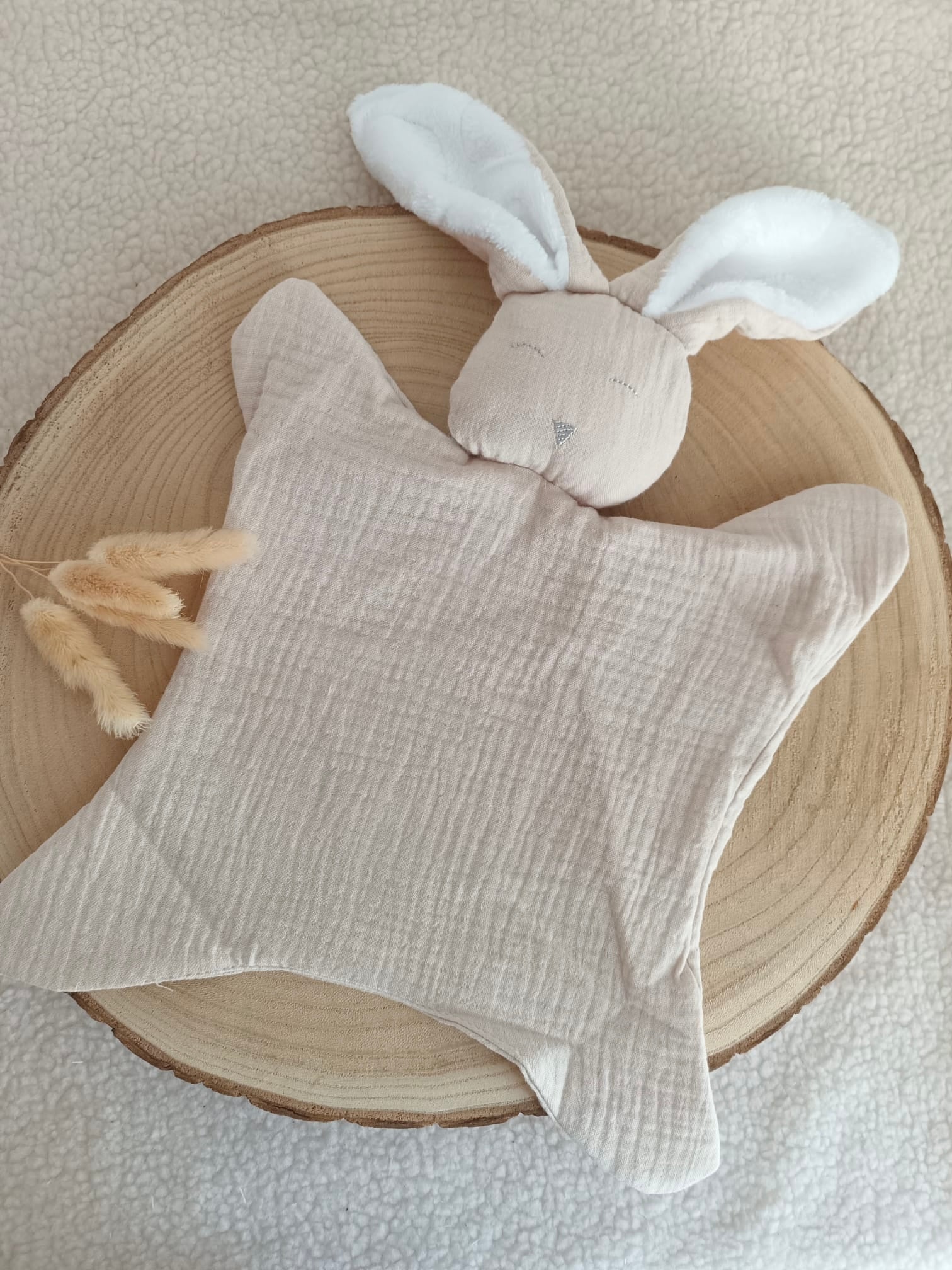 Doudou lapin yeux avec oreilles polaire blanche en gaze de coton beige