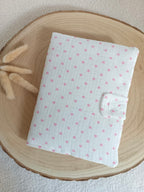 Protège carnet de santé avec cœurs rose - personnalisable -