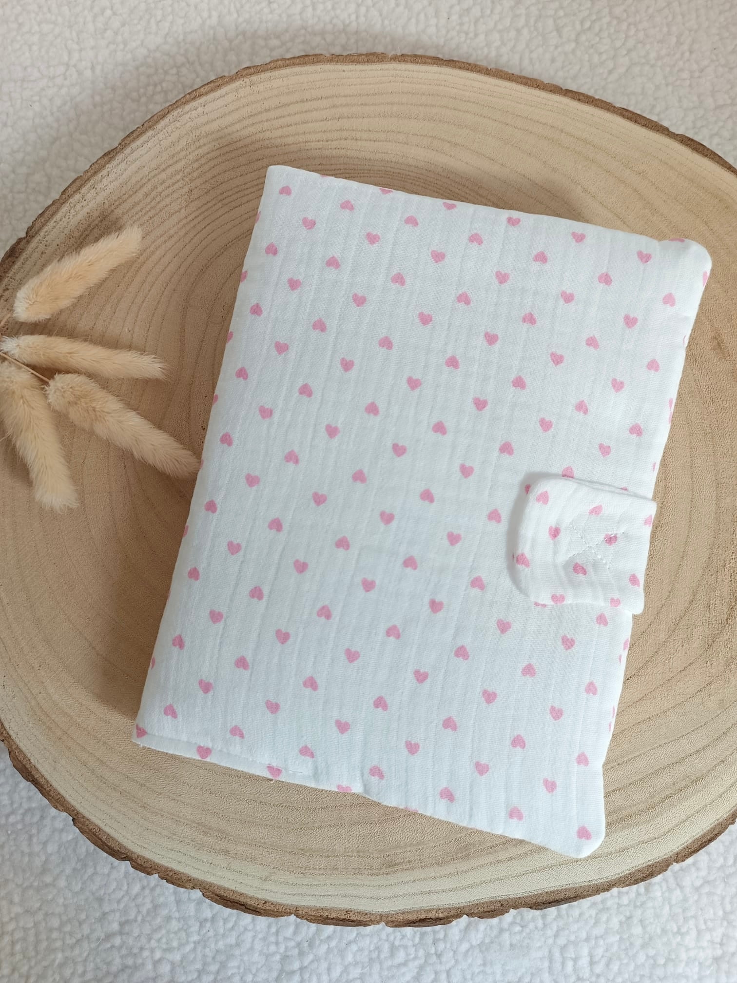 Protège carnet de santé avec cœurs rose - personnalisable -