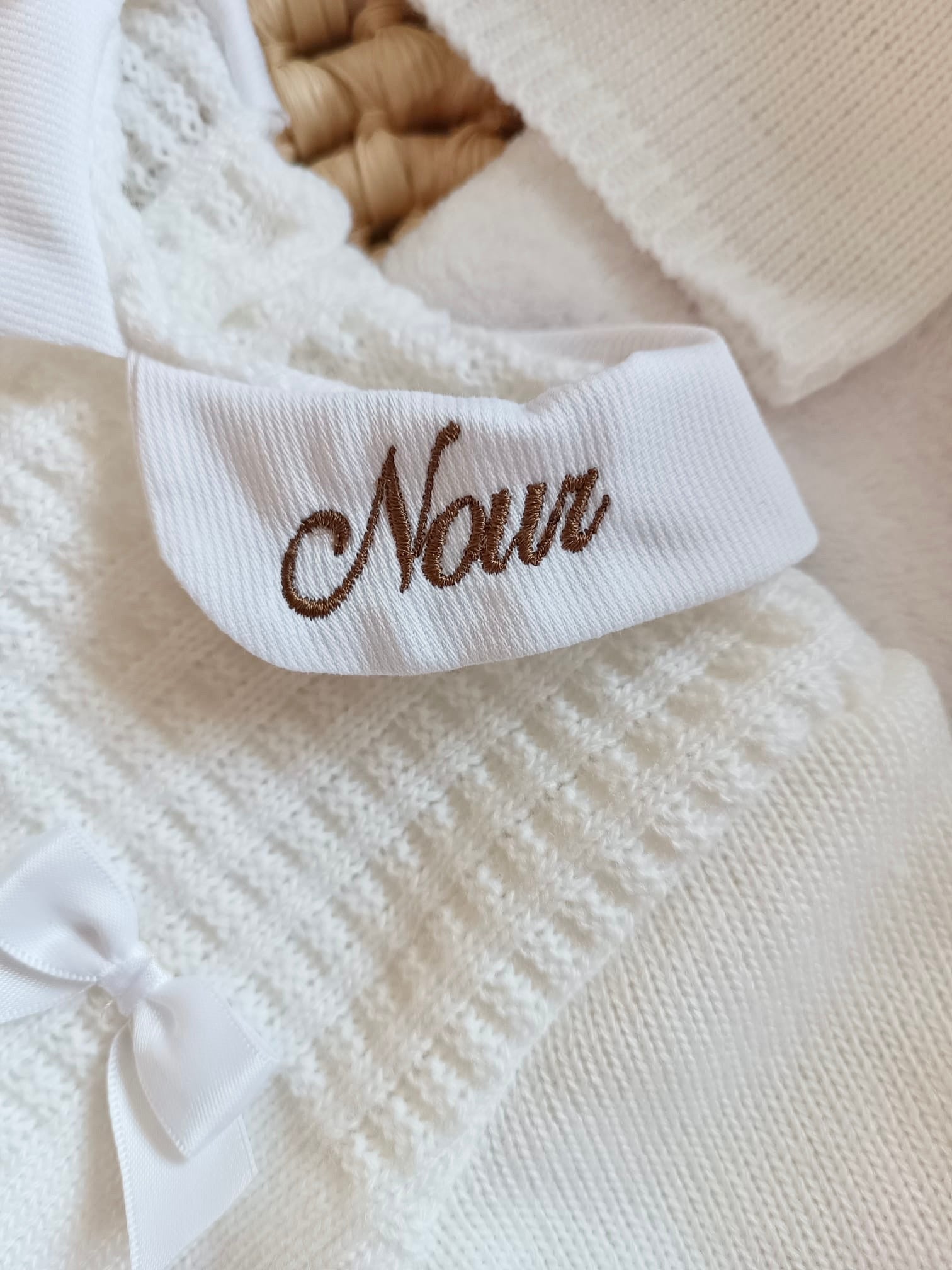 Ensemble complet blanc avec 2 nœuds satiné blanc 0/3 mois