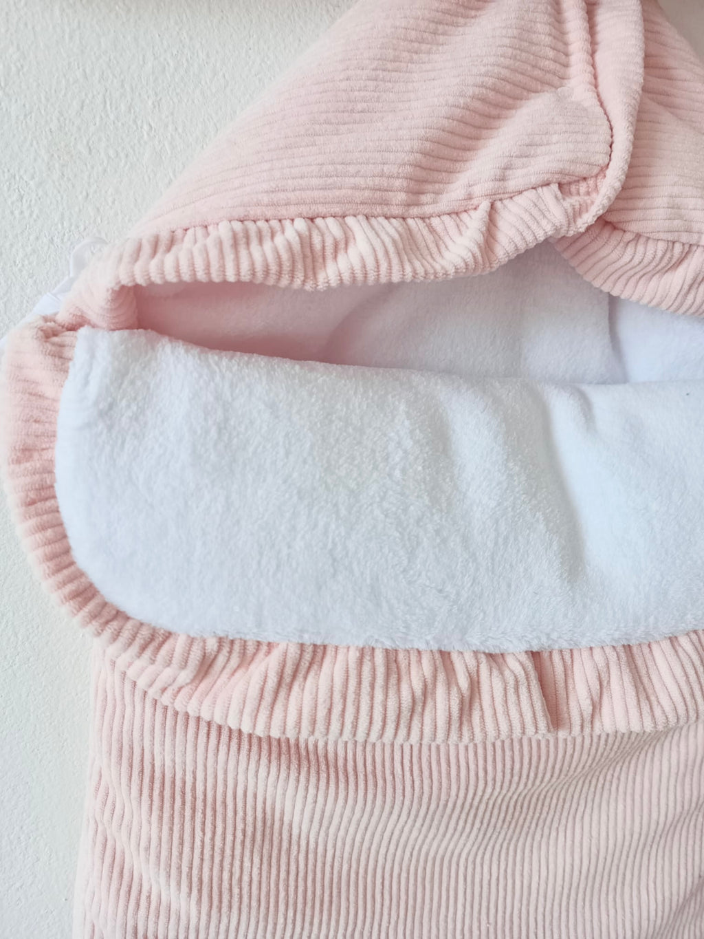 Nid d'ange en velours et polaire rose