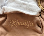 Couverture en gaze de coton et polaire marron - personnalisable -