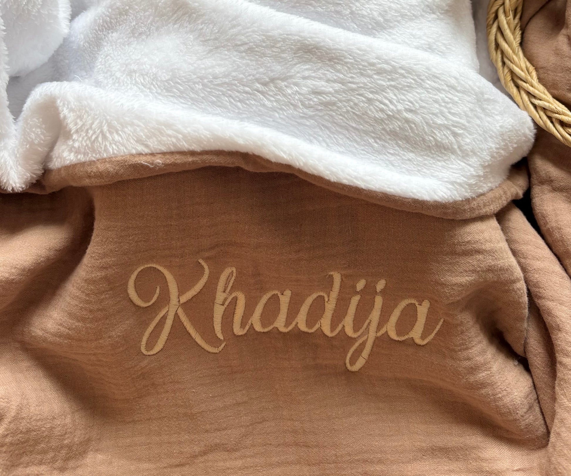 Couverture en gaze de coton et polaire marron - personnalisable -