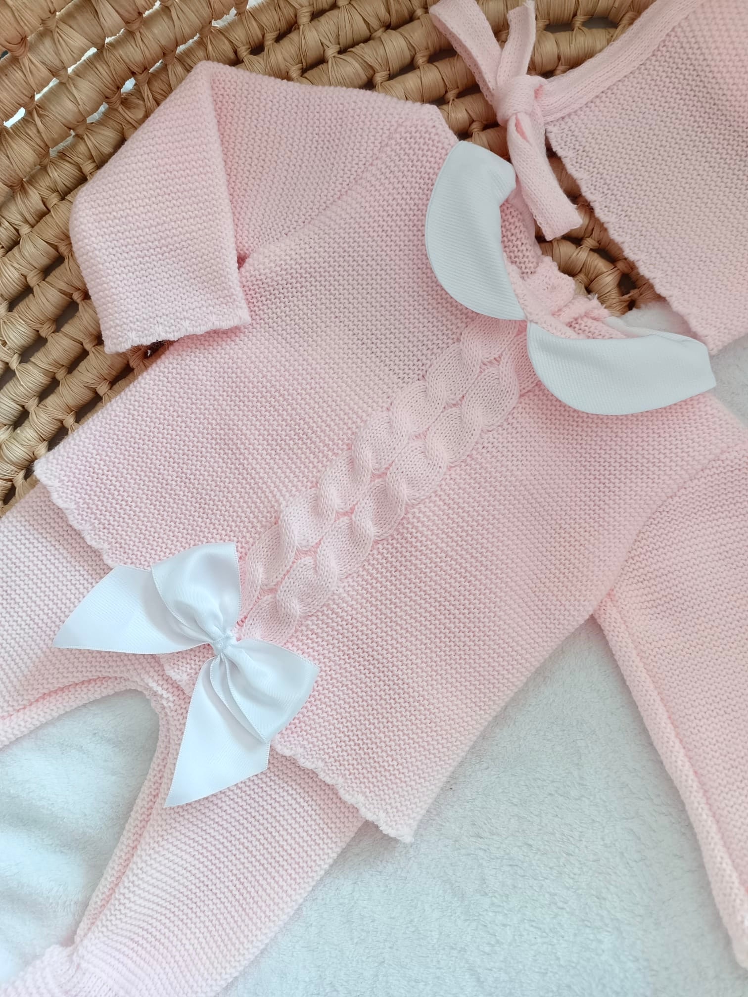Ensemble complet rose torsade avec noeud satiné blanc 0/3 mois