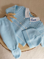 Ensemble complet naissance bleu ciel/blanc 0/3 mois avec boutons