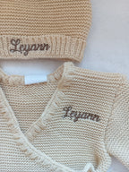 Tenue naissance 0/3 mois en maille beige foncé - personnalisable