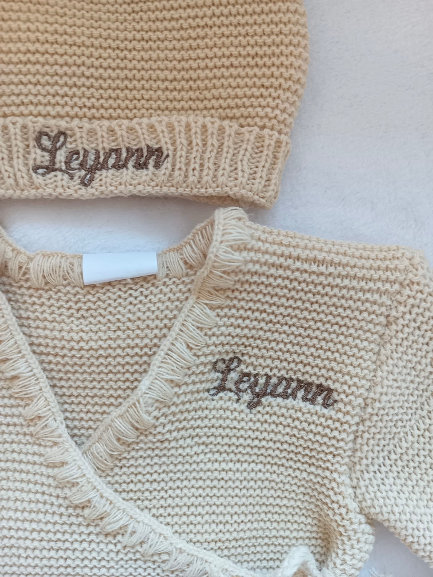 Tenue naissance 0/3 mois en maille beige foncé - personnalisable