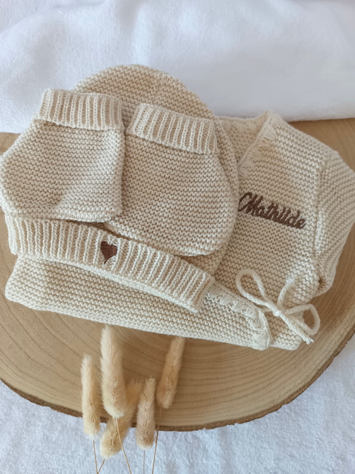 Tenue naissance 0/3 mois en maille beige - personnalisable