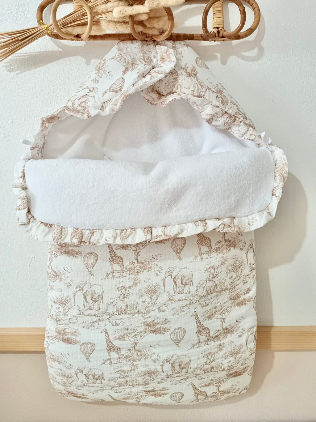 Nid d'ange en gaze de coton safari tons beige et polaire blanc