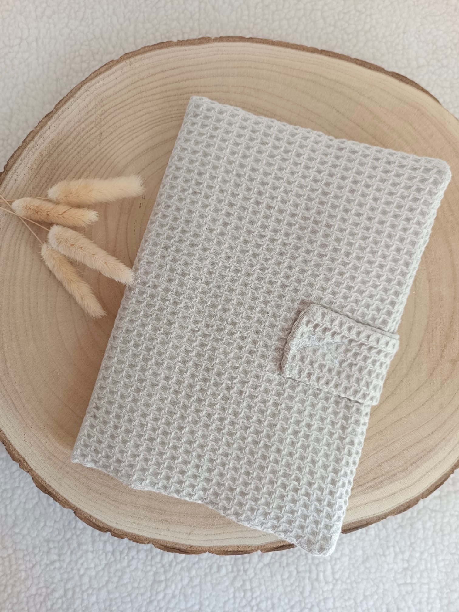 Protège carnet de santé en nid d’abeille beige - personnalisable -