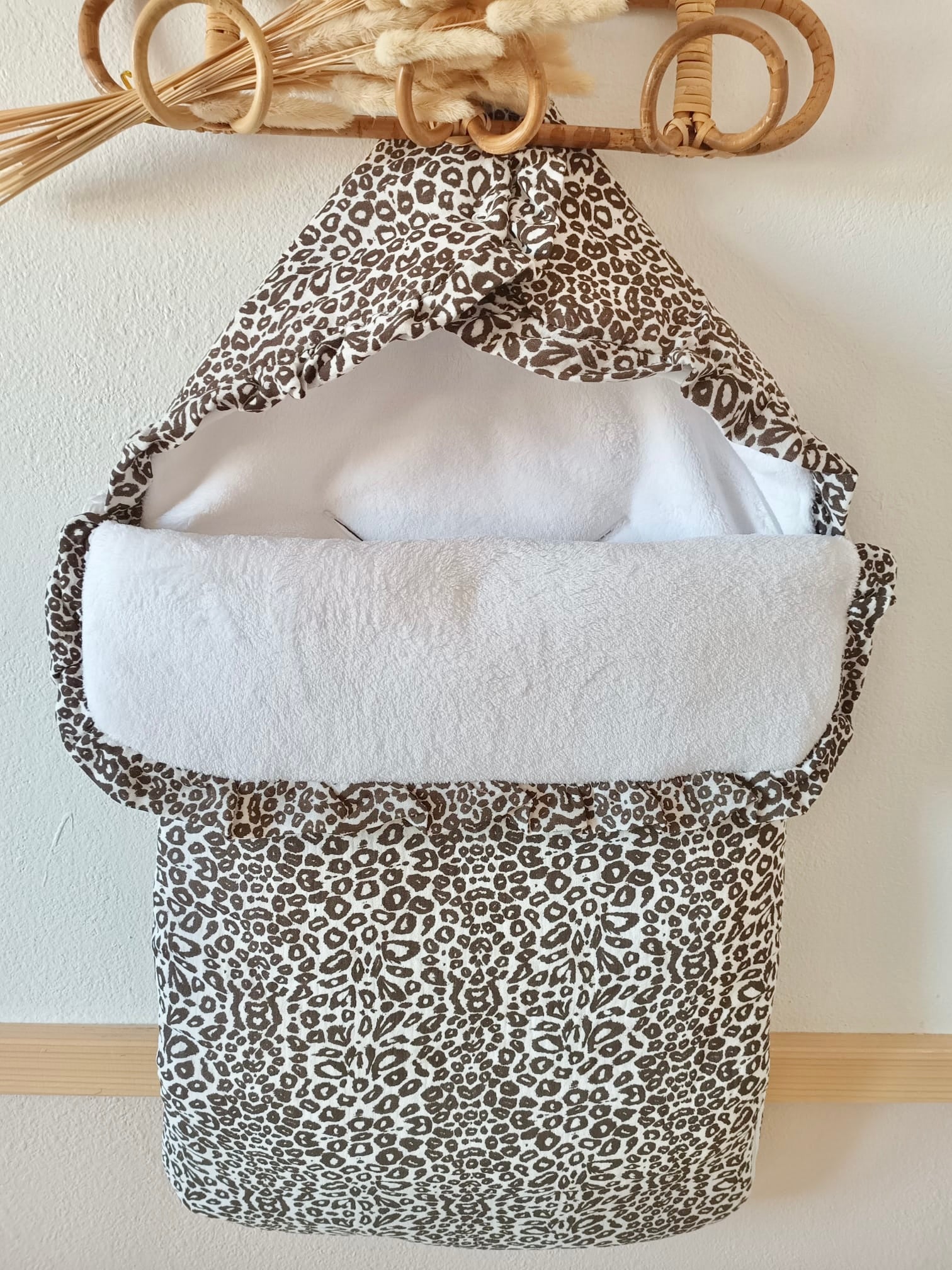 Nid d'ange en gaze de coton et polaire blanc léopard