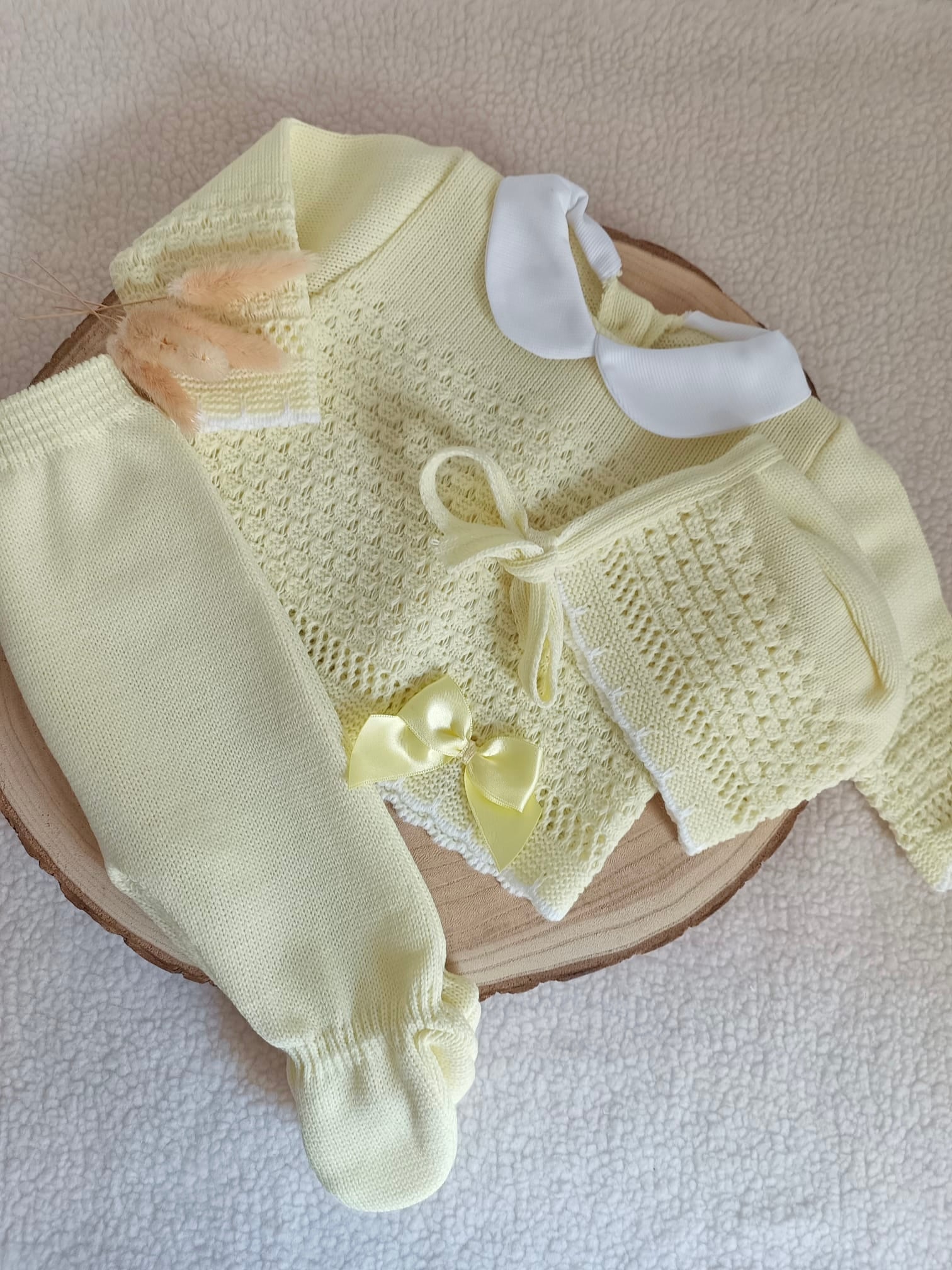 Ensemble complet naissance jaune avec détails noeud jaune 0/3 mois