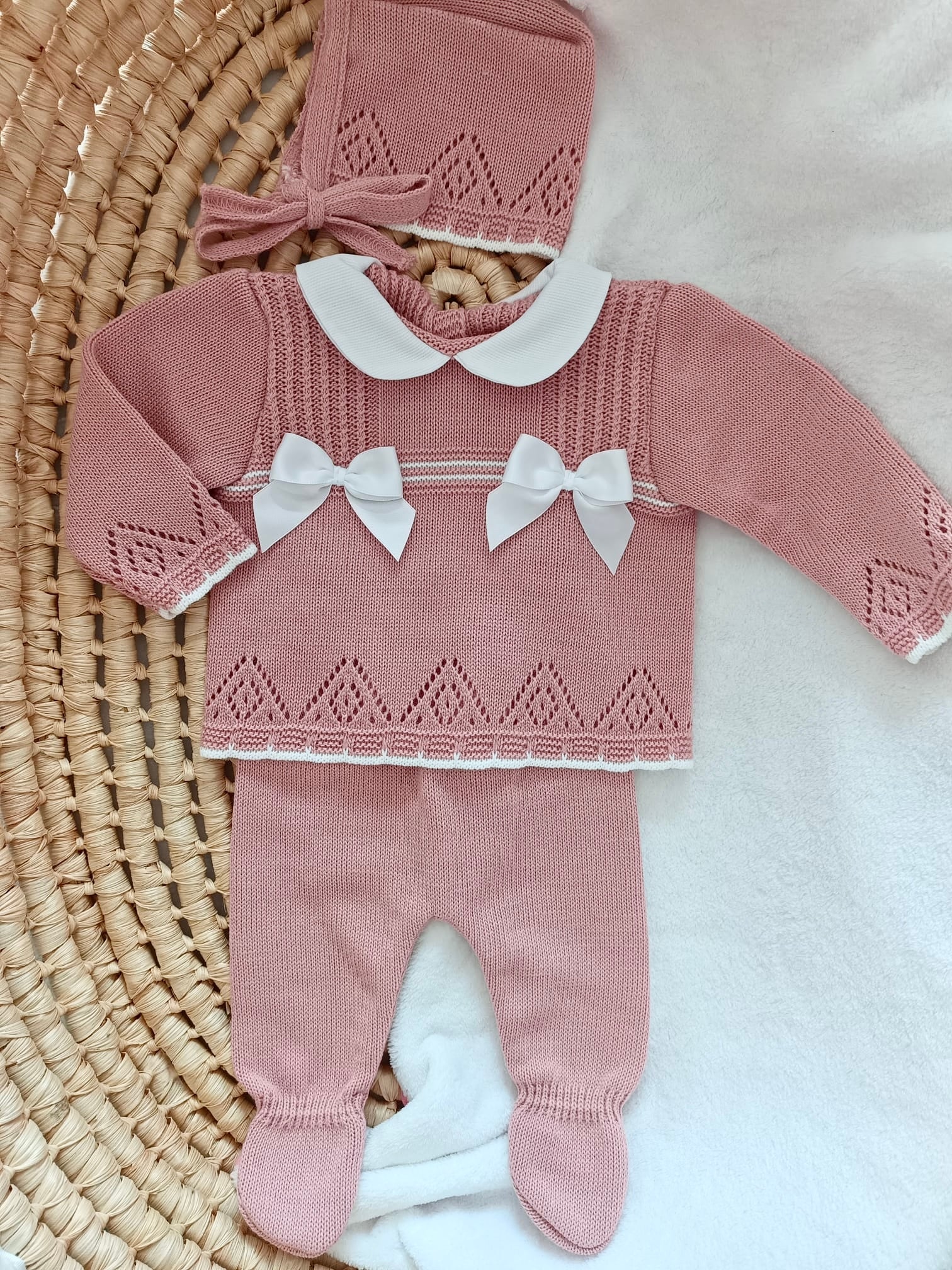 Ensemble complet naissance vieux rose 0/3 mois avec 2 noeuds satiné blanc