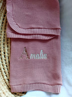 Couverture en maille vieux rose - personnalisable -