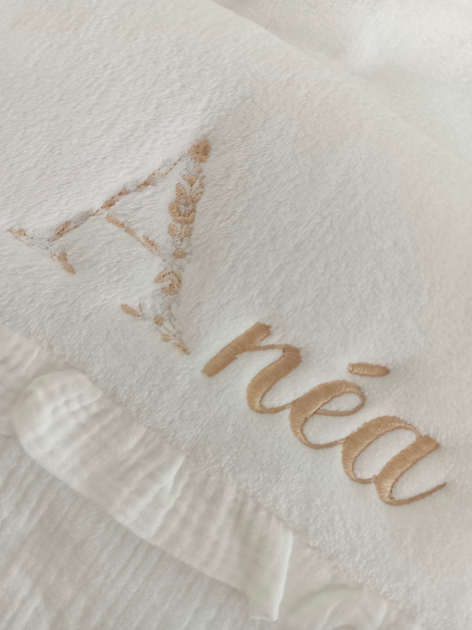 Nid d'ange en gaze de coton et polaire blanc