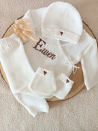 Tenue naissance blanc 0/3 mois - avec Lettre Fleuries à personnaliser + coeurs - personnalisable -