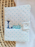 Protège carnet de santé avec cœurs bleu ciel - personnalisable -