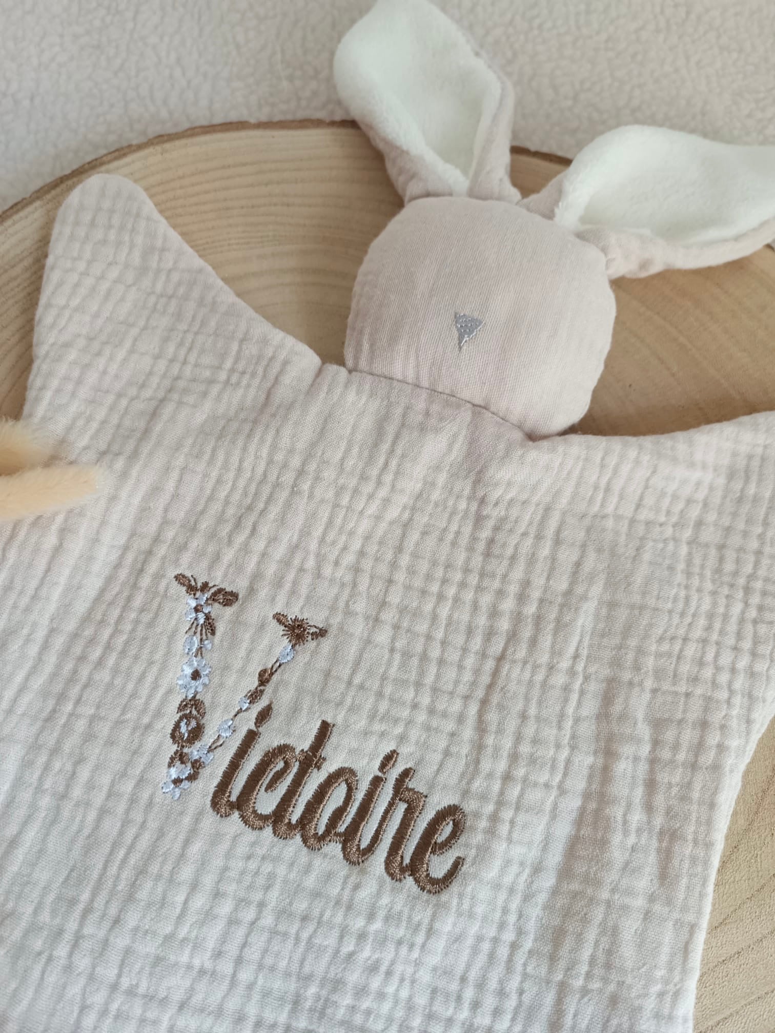 Doudou lapin avec oreilles polaire crème en gaze de coton beige