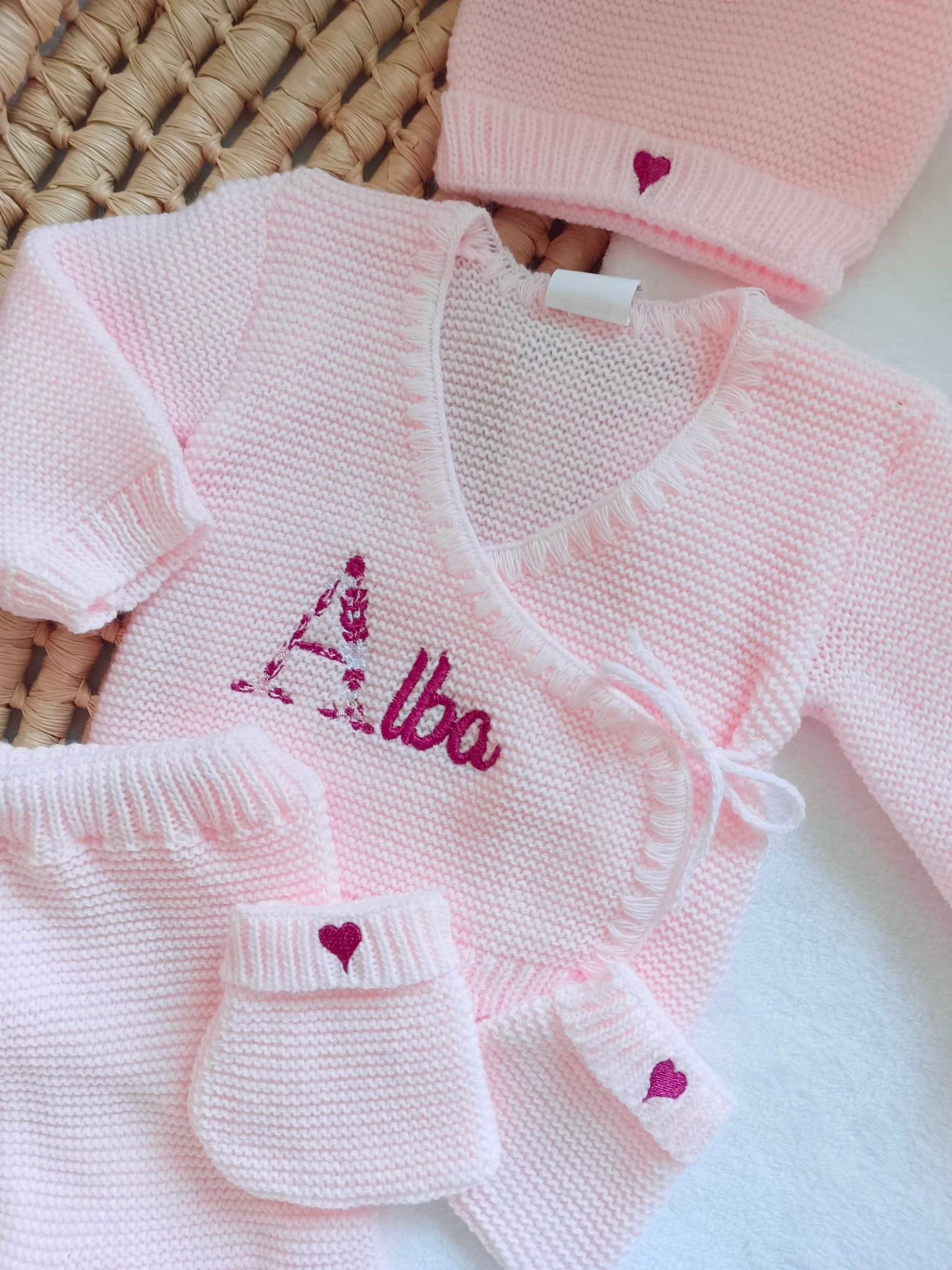 Tenue naissance rose 0/3 mois - avec Lettre Fleuries à personnaliser + coeurs - personnalisable -