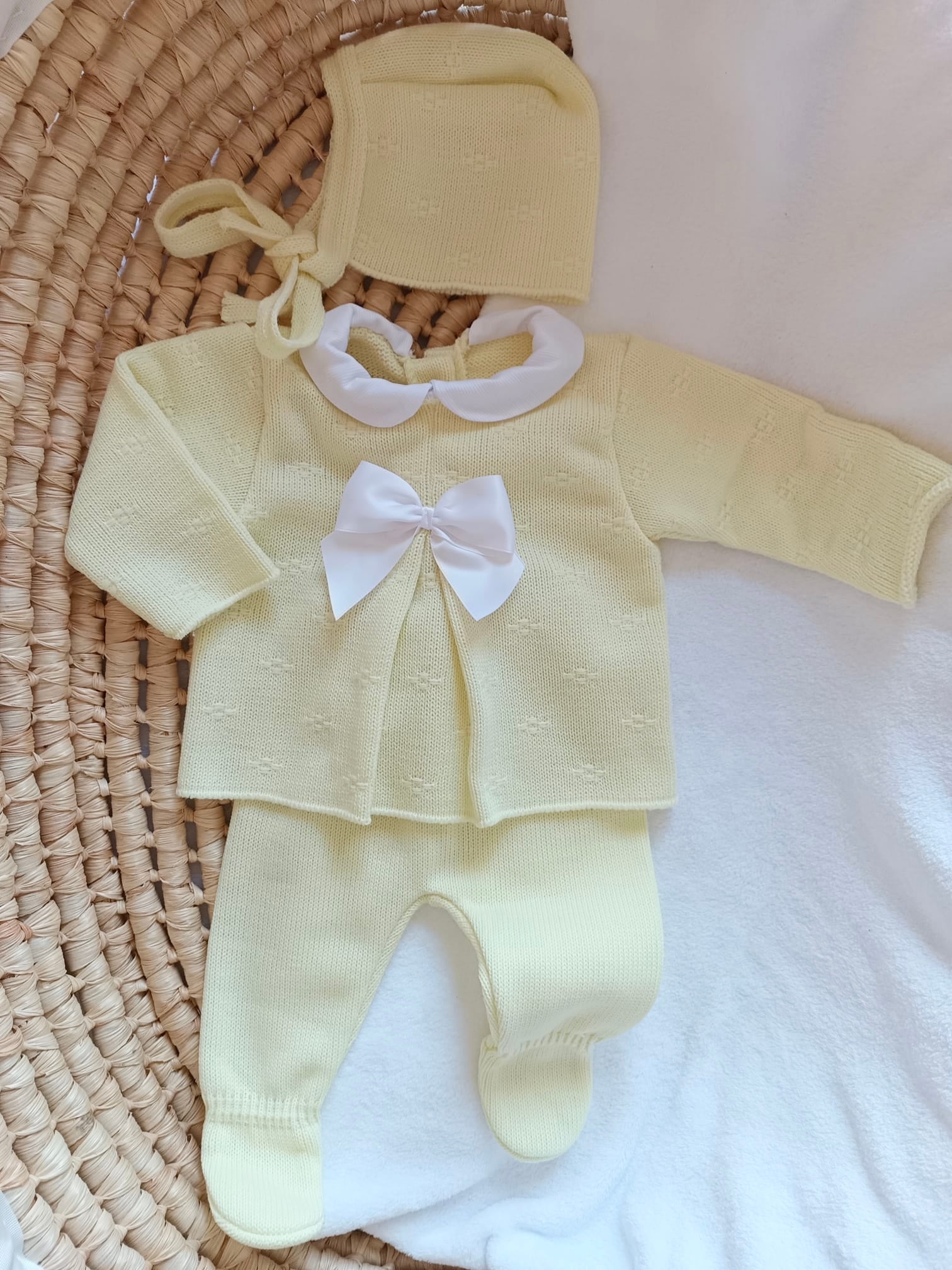Ensemble complet jaune avec noeud satiné blanc 0/3 mois