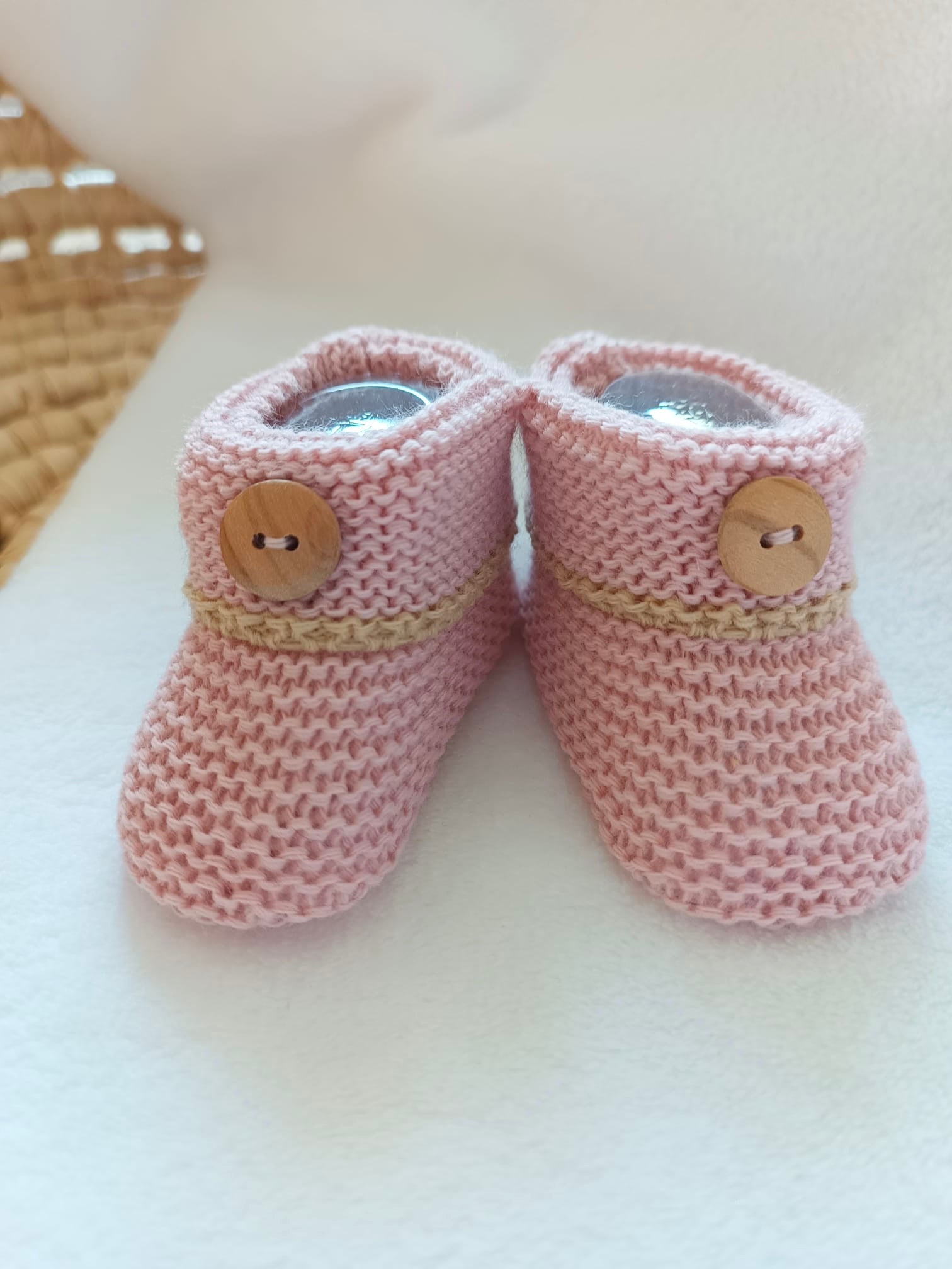 Chausson maille avec boutons en bois - vieux rose -