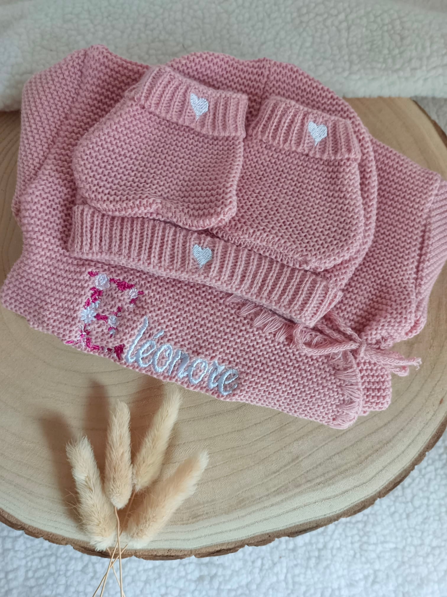 Tenue naissance vieux rose 0/3 mois - avec Lettre Fleuries à personnaliser + coeurs - personnalisable -