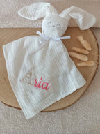 Doudou lapin en gaze de coton blanc